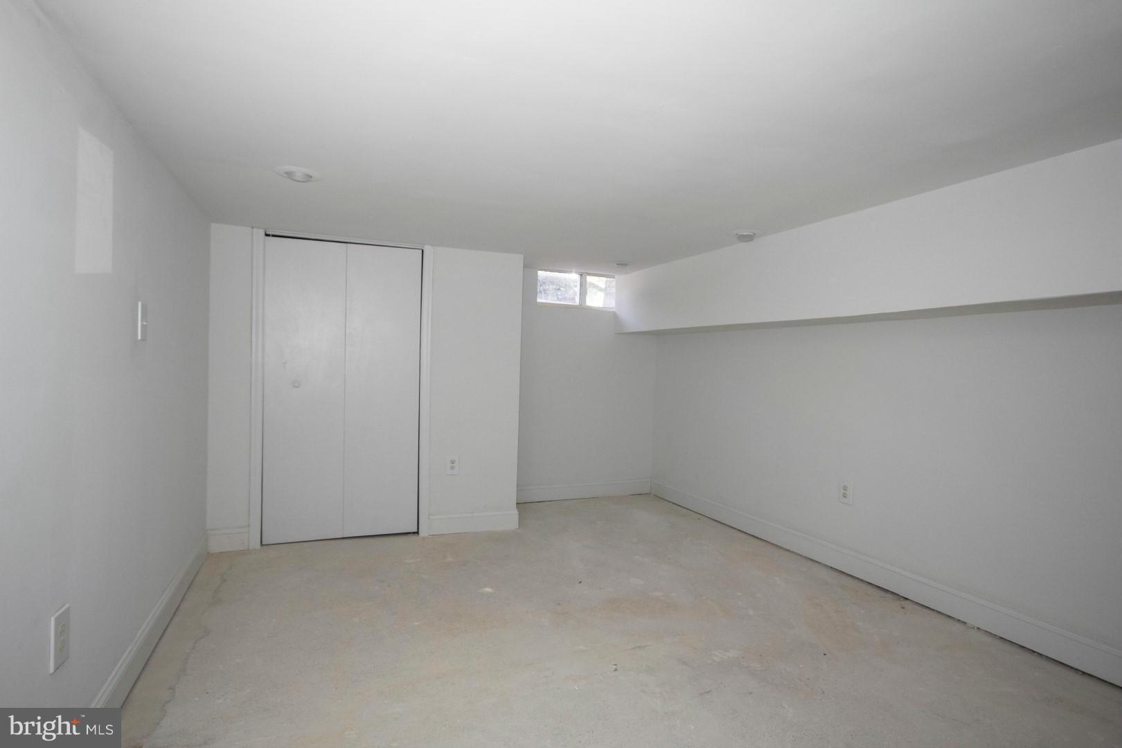 LOCUST POINT - Residential