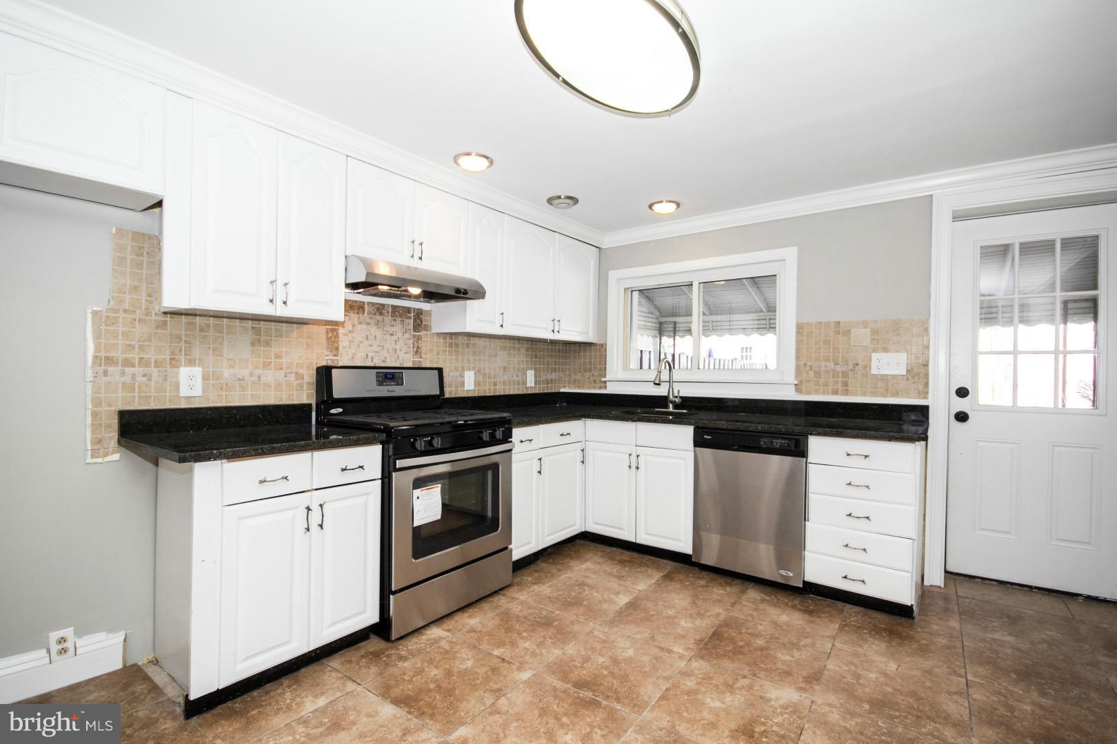 LOCUST POINT - Residential