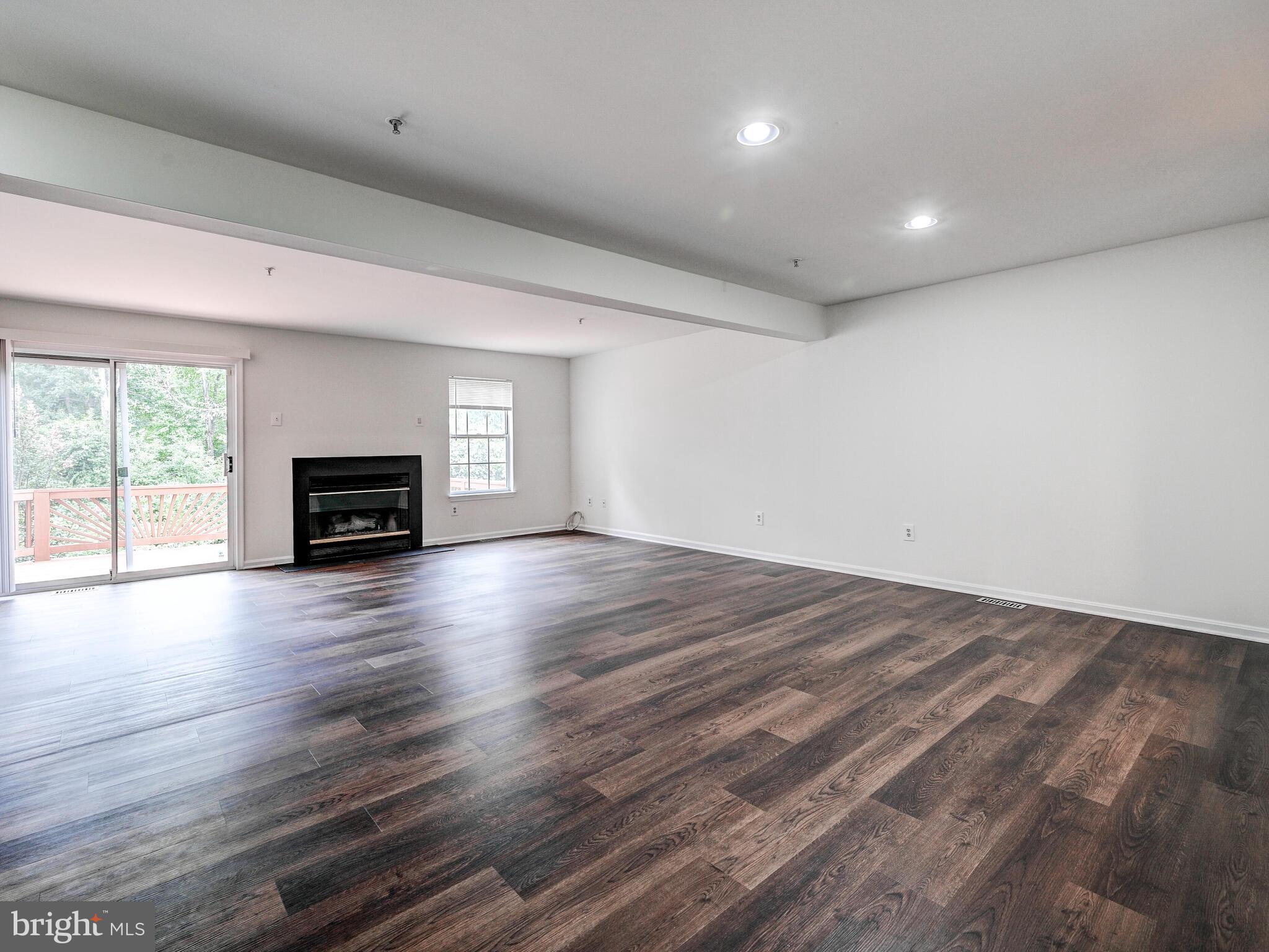 CLARY'S FOREST - Residential Lease