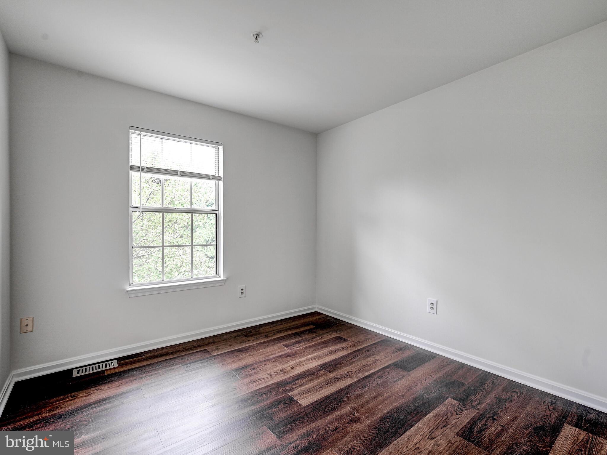 CLARY'S FOREST - Residential Lease