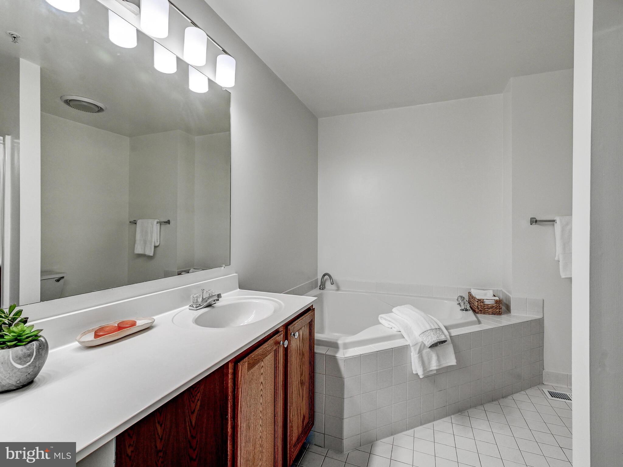 CLARY'S FOREST - Residential Lease