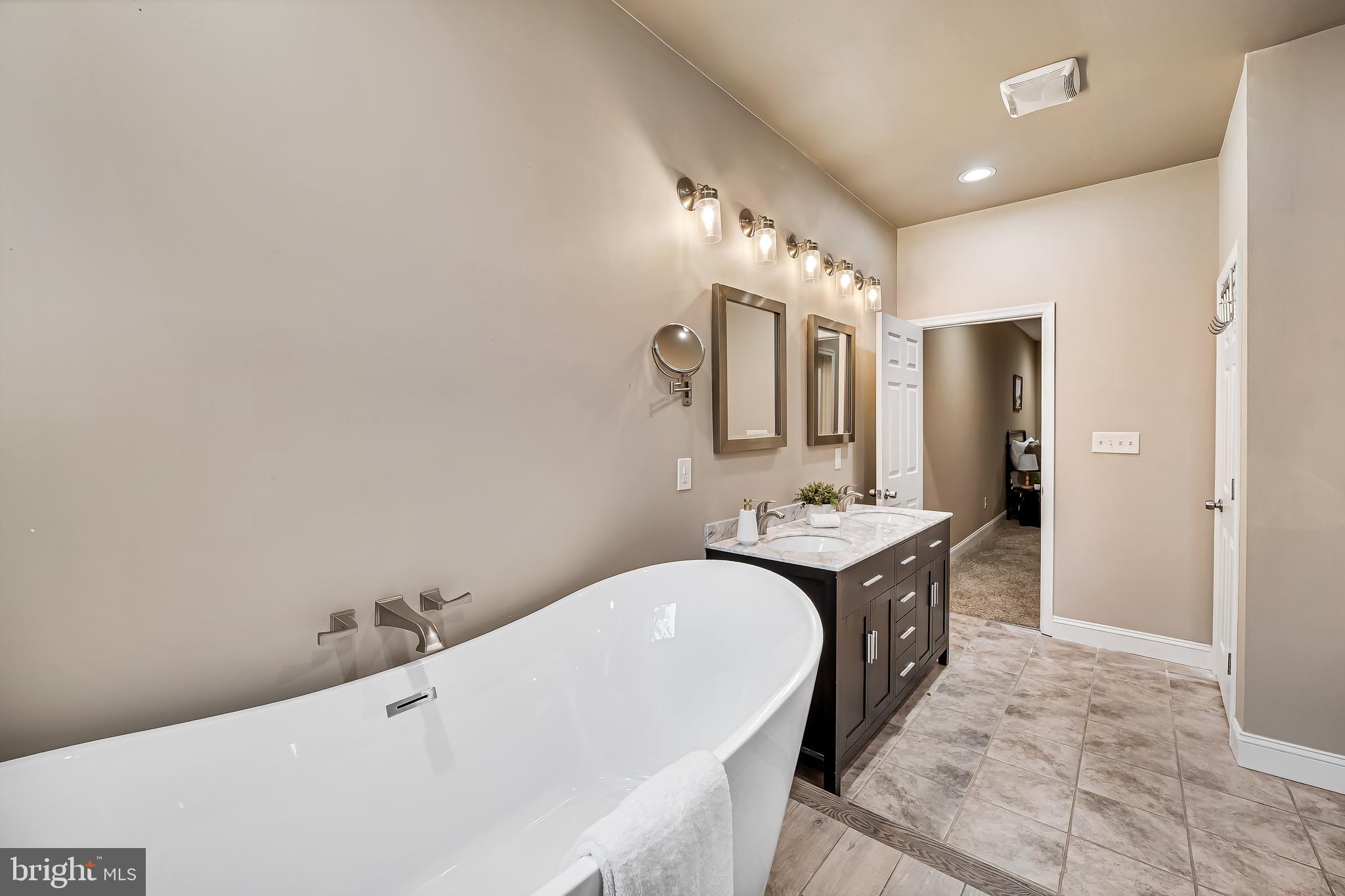 CHARLES VILLAGE - Residential