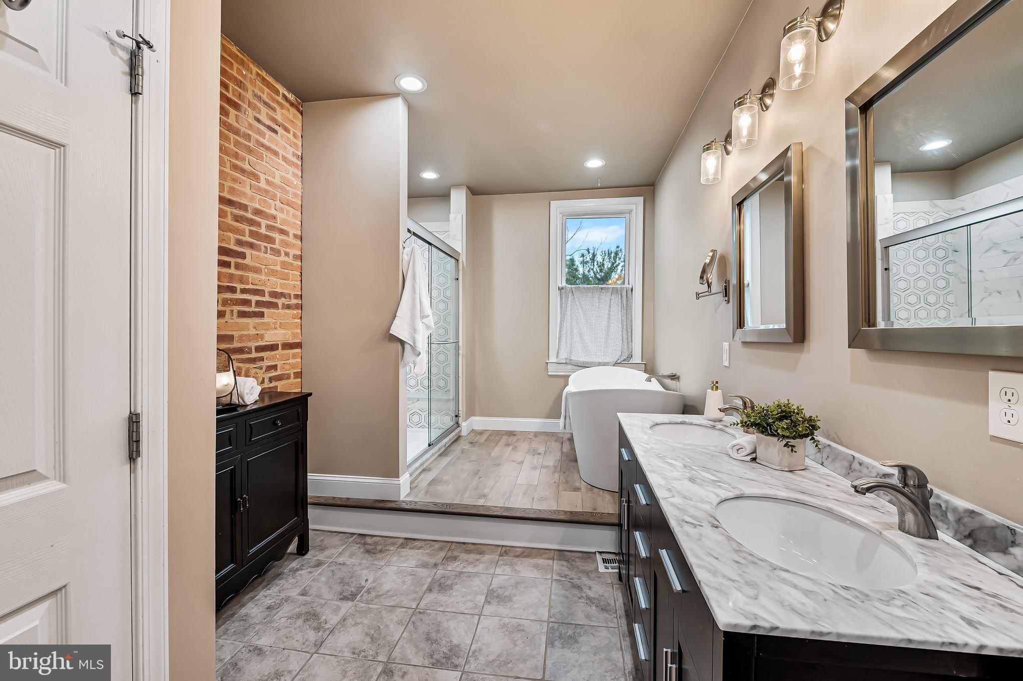 CHARLES VILLAGE - Residential