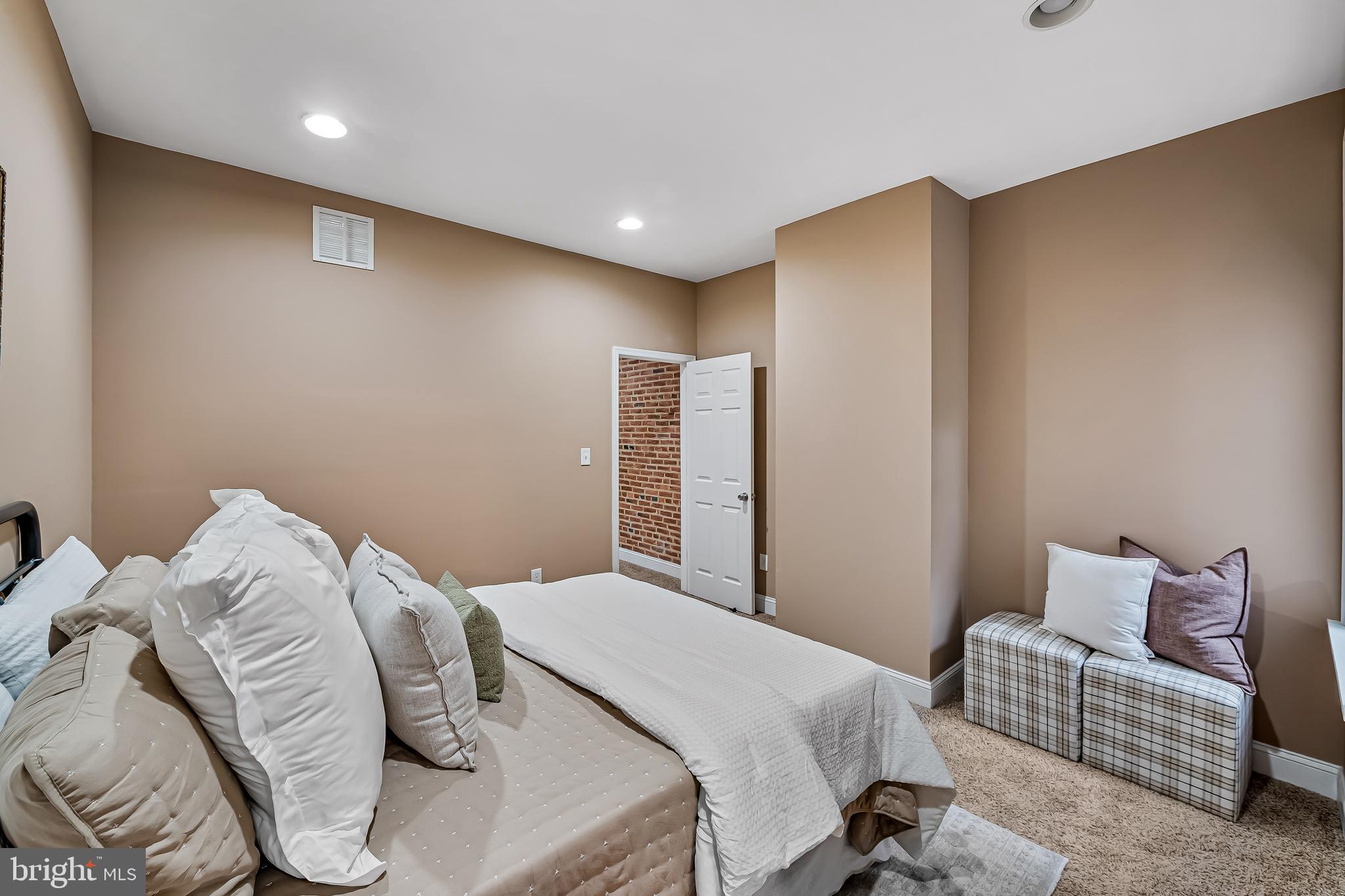 CHARLES VILLAGE - Residential