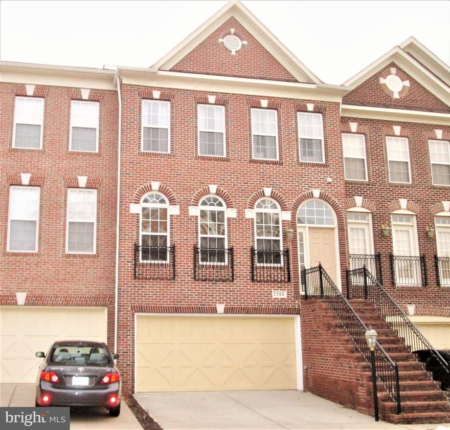 **PRISTINE, RARE & WELL-MAINTAINED LUXURY RENTAL Townhome in popular GREAT OAK community**22'W, 2-car TH*3BR+/3.5BA*3 fin lvls/rear deck/ w-out bsmt/fenced yard/patio**2310 TSF* LOADED & FRESHLY PAINTED/NEWER WHITE WOOD BLINDS**Main Level: Oak Hdwd floors/2 staircases/9' ceilings/18"Terrazzo tile flooring*Gourmet kit: granite c-top w/tile b-splash/42"maple cabs & 2 pantries/pull-out shelves on lower cabs & Island/B-fast bar; Newer (2024-2025): SS built-in micro, B-tooth gas range, touchless faucet*FmRm/full-width Trex deck*Formal LR/DR**Upper Level: Owner Suite/w-in closet/Lux FBA/soak tub/sep shwr/BR-lvl laundry**Lower Level: RecRm/Potential BR4 w/FBA/FP/Built-in custom cabs/w-out to inter-lock brick Patio/fenced yard*FIOS avail**Pets: Case-by-Case basis/ prefer pets under 25 pounds, $350 Per Pet Deposit**Non-Smokers only**
***PET POLICY***: PETS ARE ACCEPTED ON A CASE-BY-CASE BASIS. THERE IS A LIMIT OF  2 (TWO) PETS DURING OCCUPANCY. PER PET WEIGHT LIMIT IS A MAXIMUM OF 25 POUNDS. A $350  PER-PET DEPOSIT IS REQUIRED AT LEASE SIGNING, ALONG WITH THE FIRST FULL MONTH'S RENT. IN ORDER TO PROTECT RECENTLY UPDATED HARDWOOD FLOORING, TENANTS ARE REQUIRED TO PROVIDE PROTECTIVE AREA RUGS IN THE LIVING ROOM AND FAMILY ROOM ON THE MAIN LEVEL.