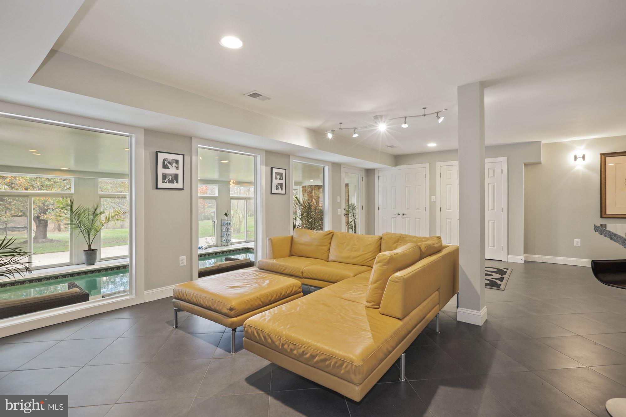 DEERFIELD POND - Residential