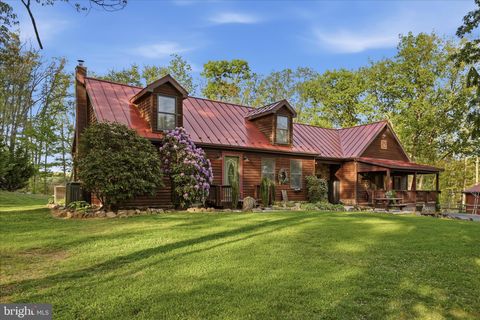 330 SIDELING MOUNTAIN DRIVE PAW PAW WV 25434