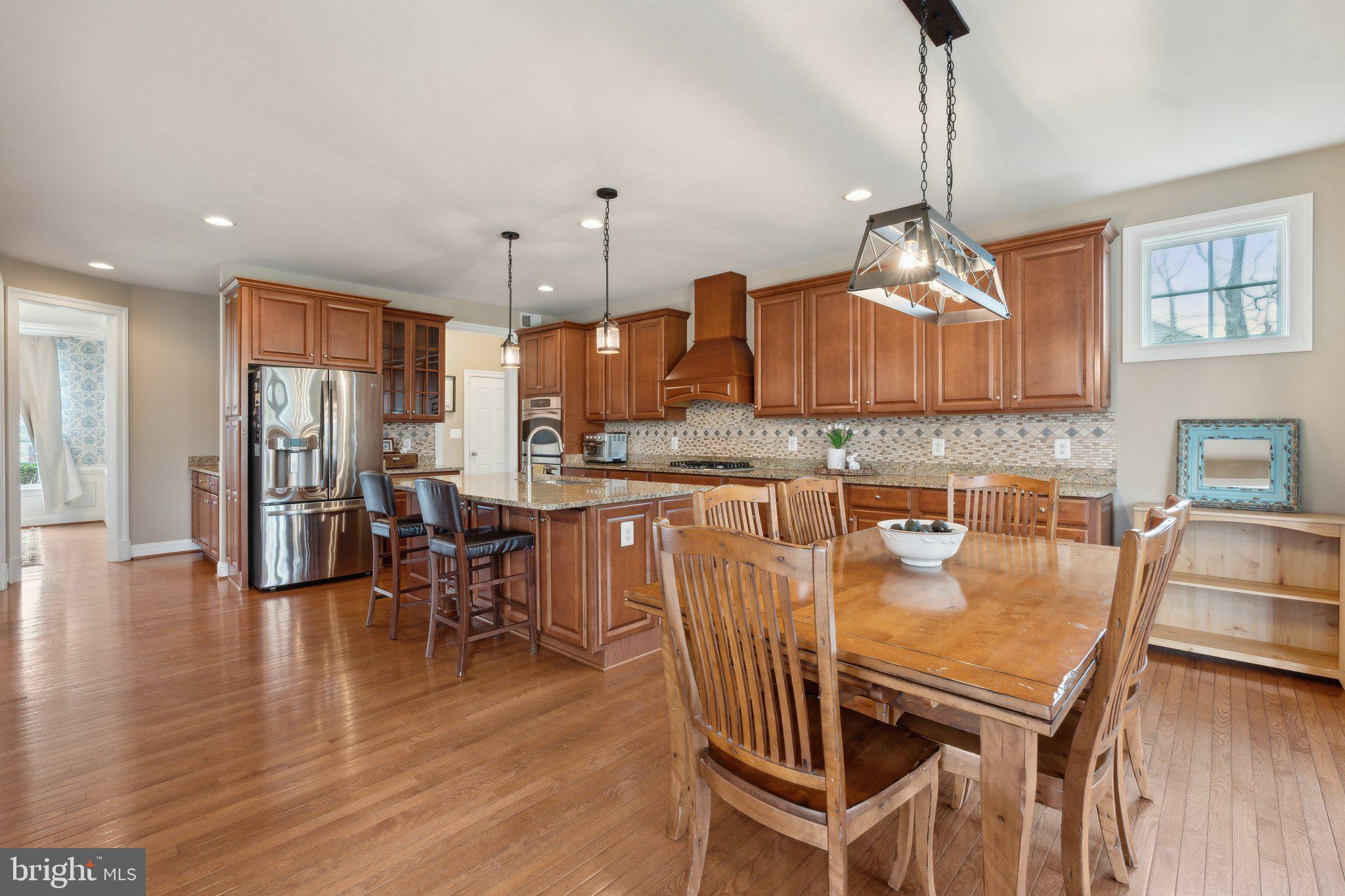 VILLAGE CASE - Residential