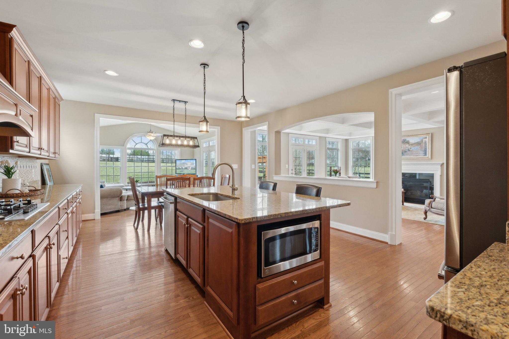 VILLAGE CASE - Residential