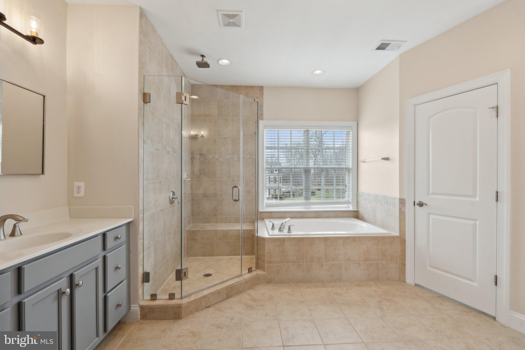 VILLAGE CASE - Residential