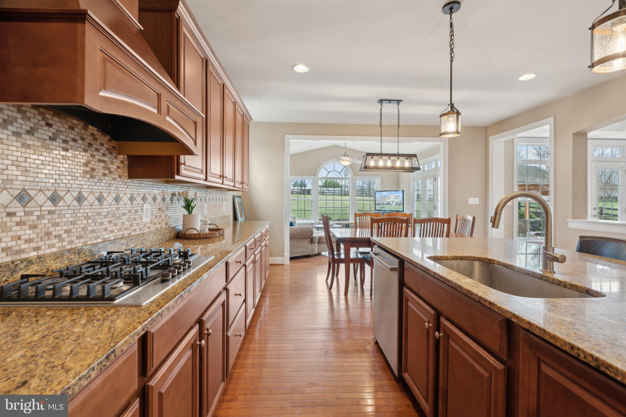 VILLAGE CASE - Residential