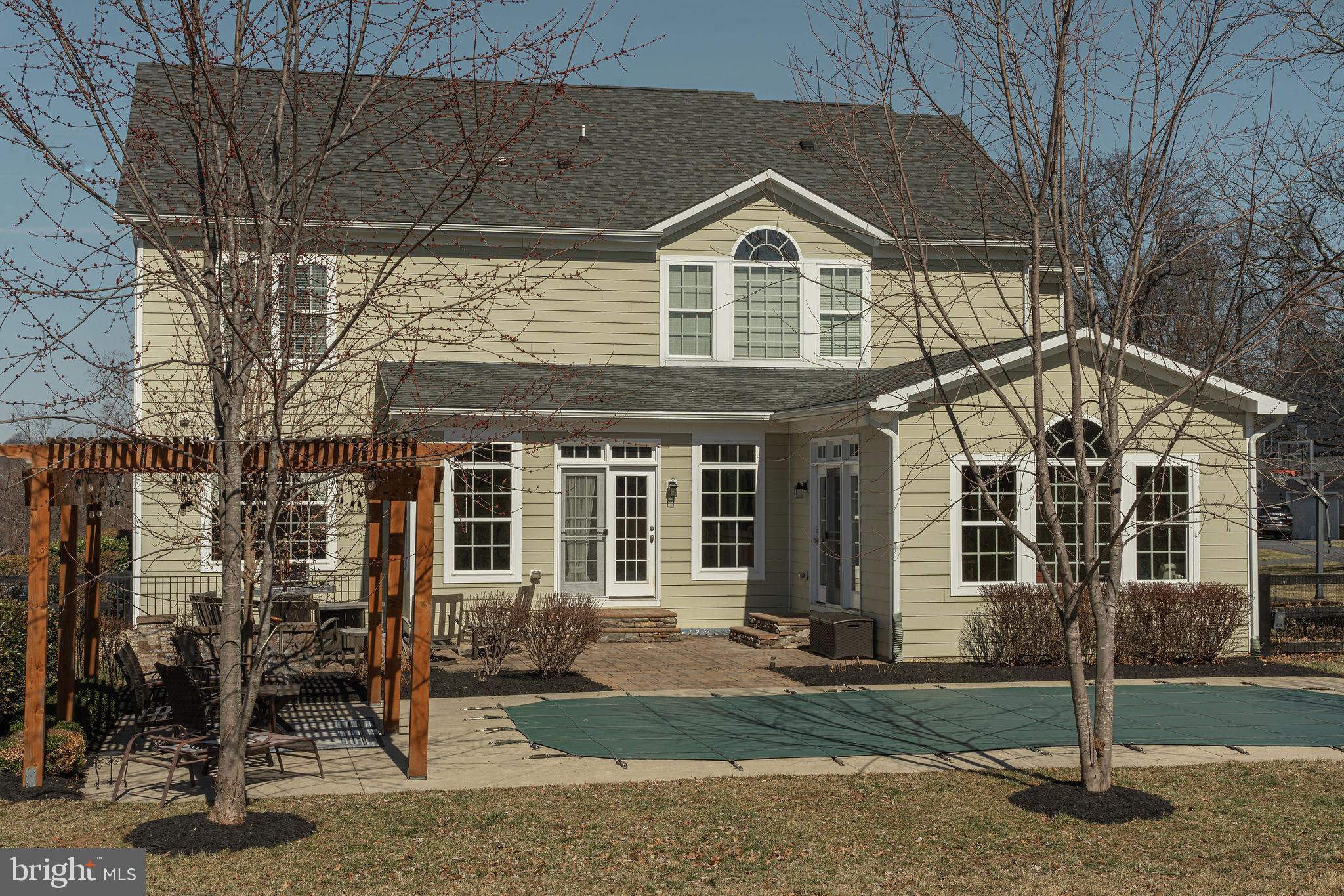 VILLAGE CASE - Residential