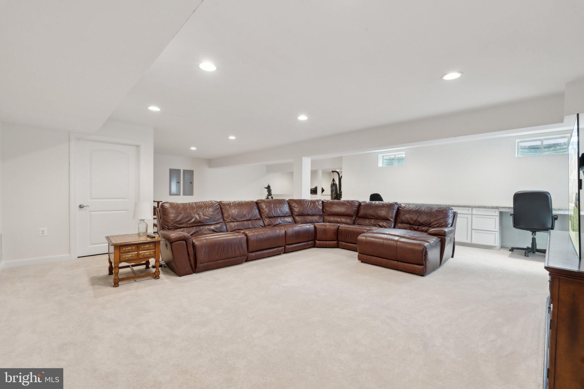 VILLAGE CASE - Residential