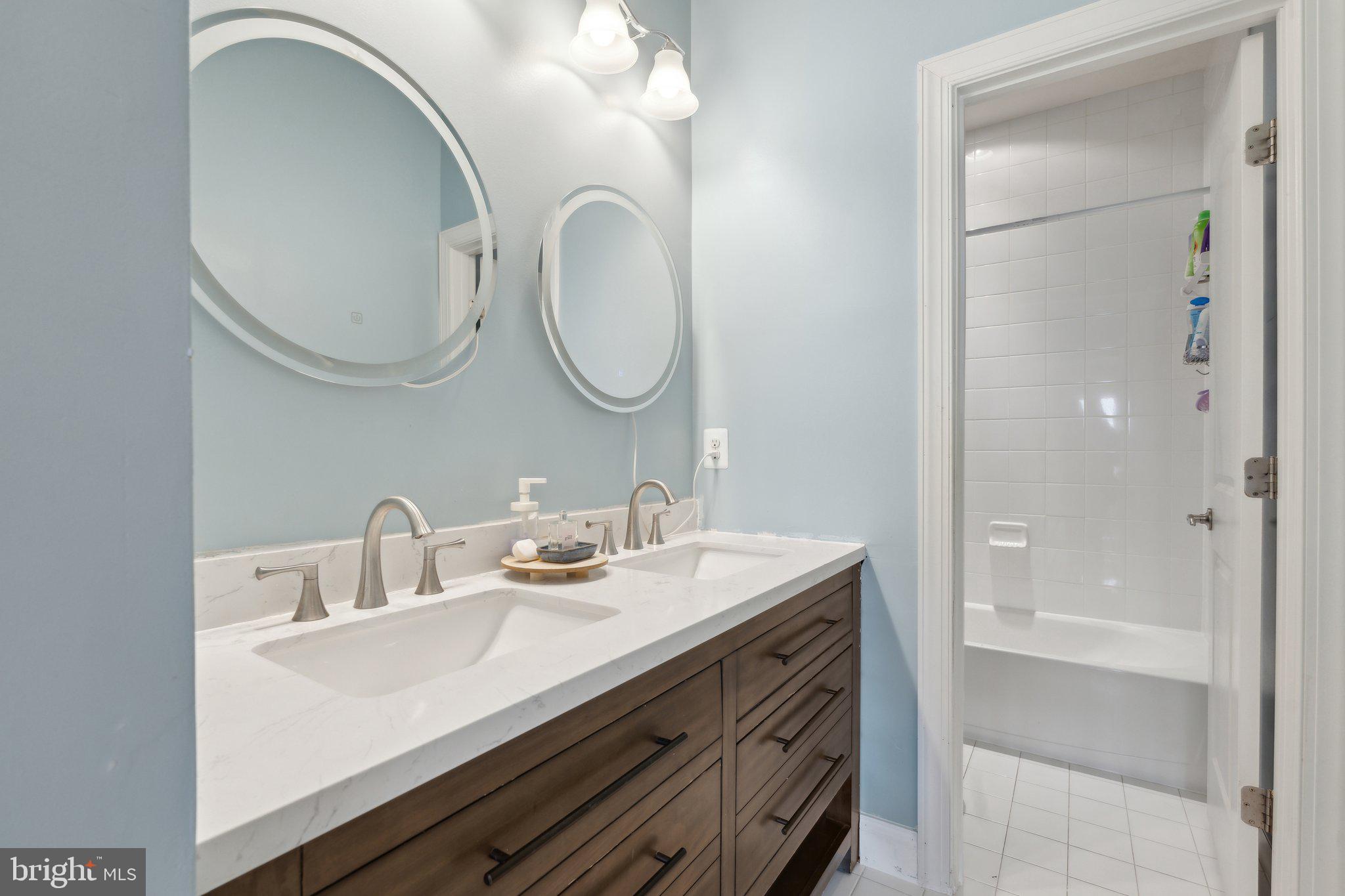 VILLAGE CASE - Residential