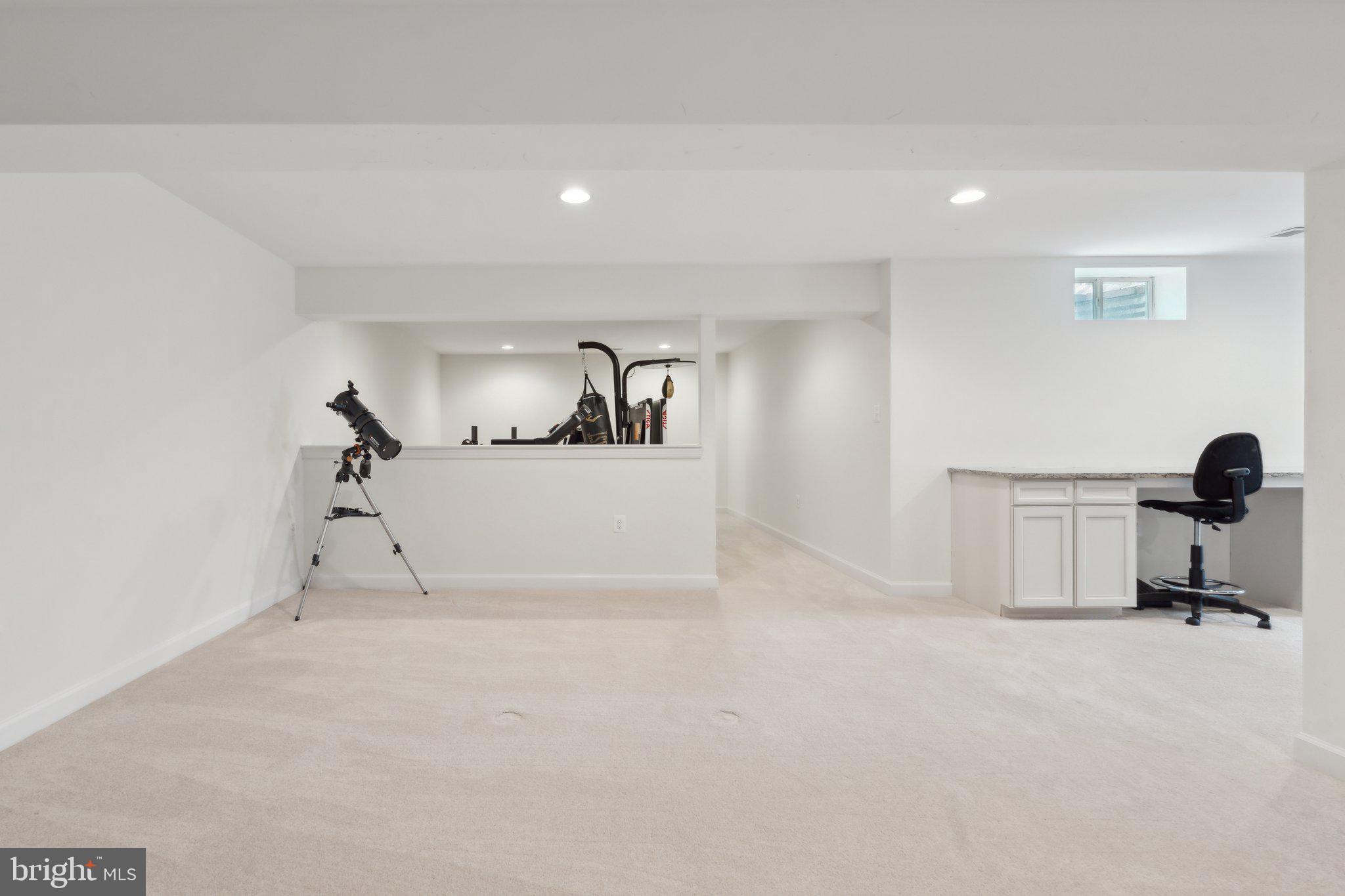 VILLAGE CASE - Residential