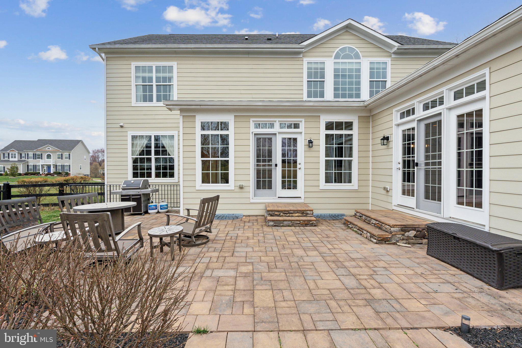 VILLAGE CASE - Residential