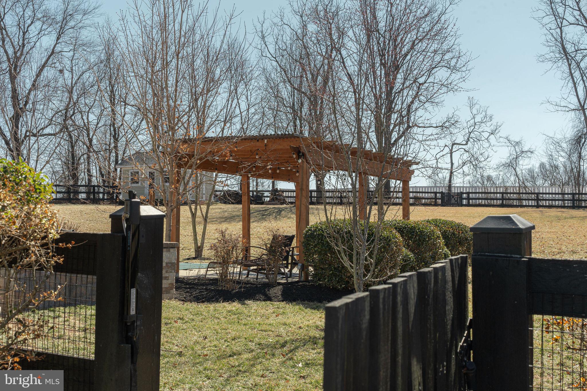 VILLAGE CASE - Residential