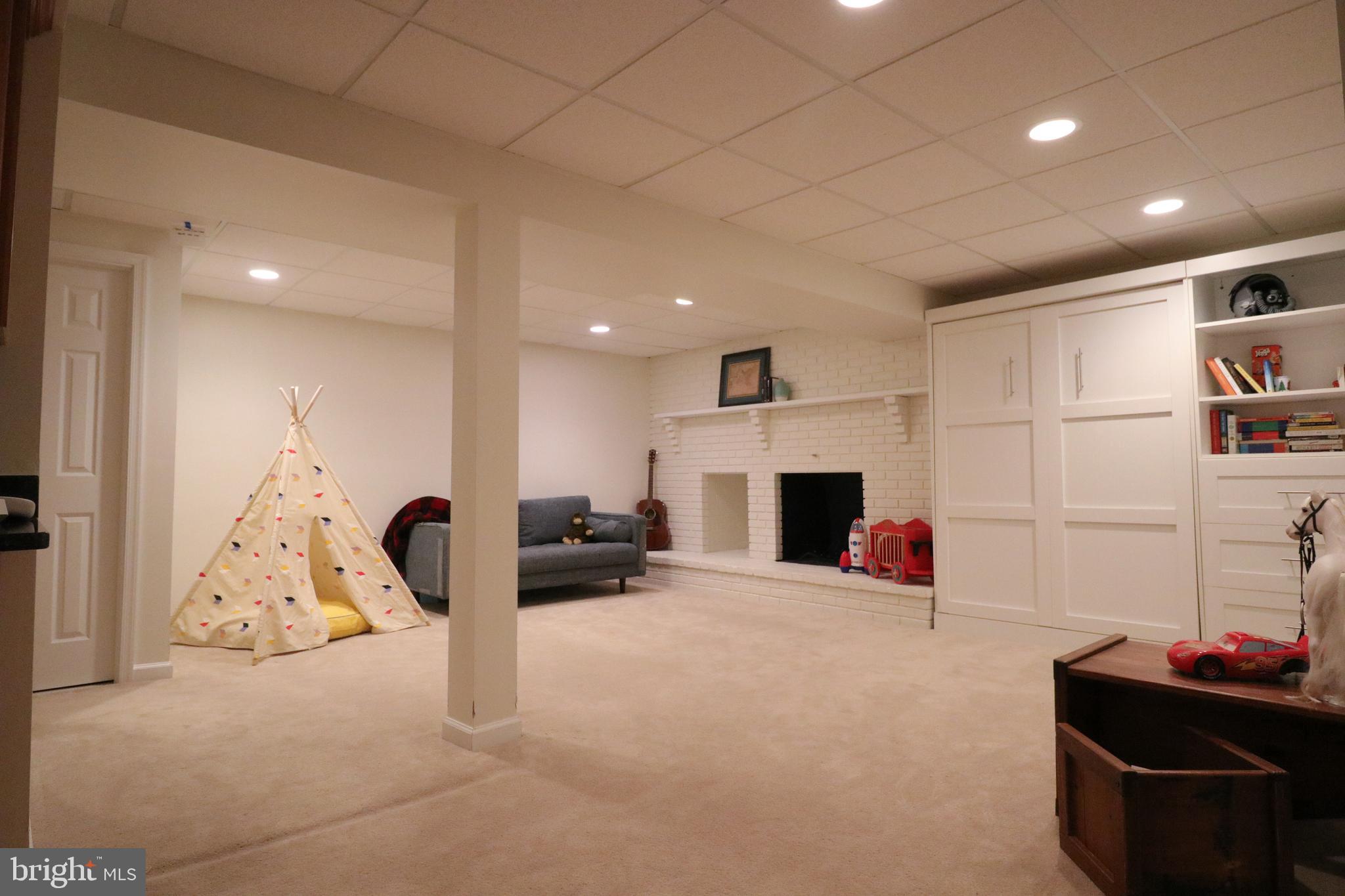 LAKE BRADDOCK - Residential