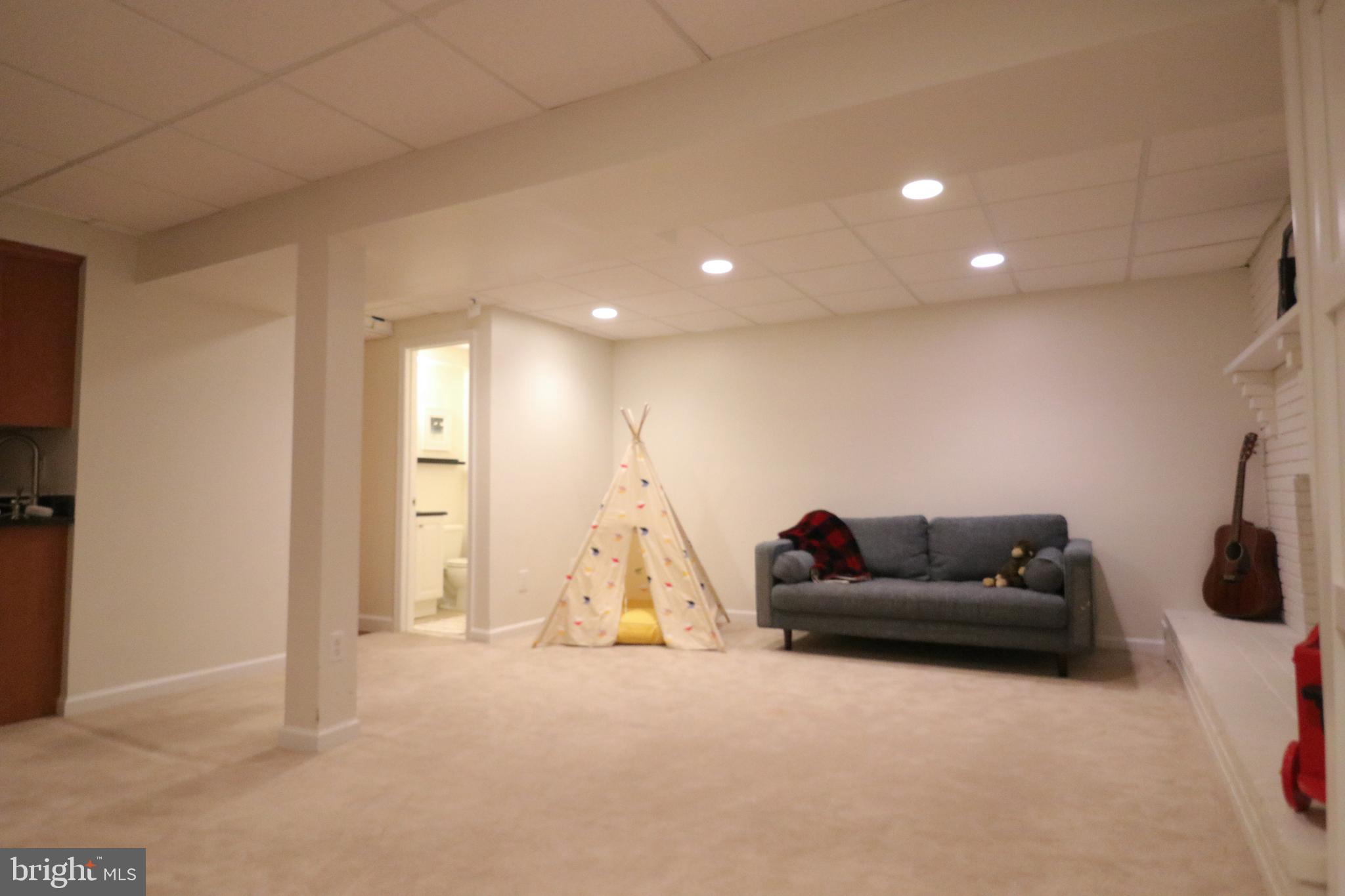 LAKE BRADDOCK - Residential