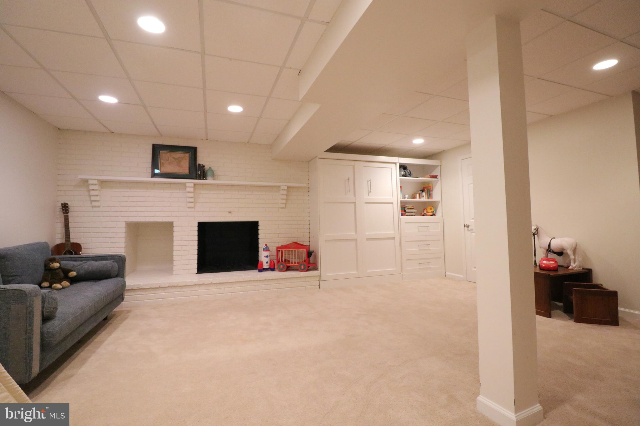 LAKE BRADDOCK - Residential