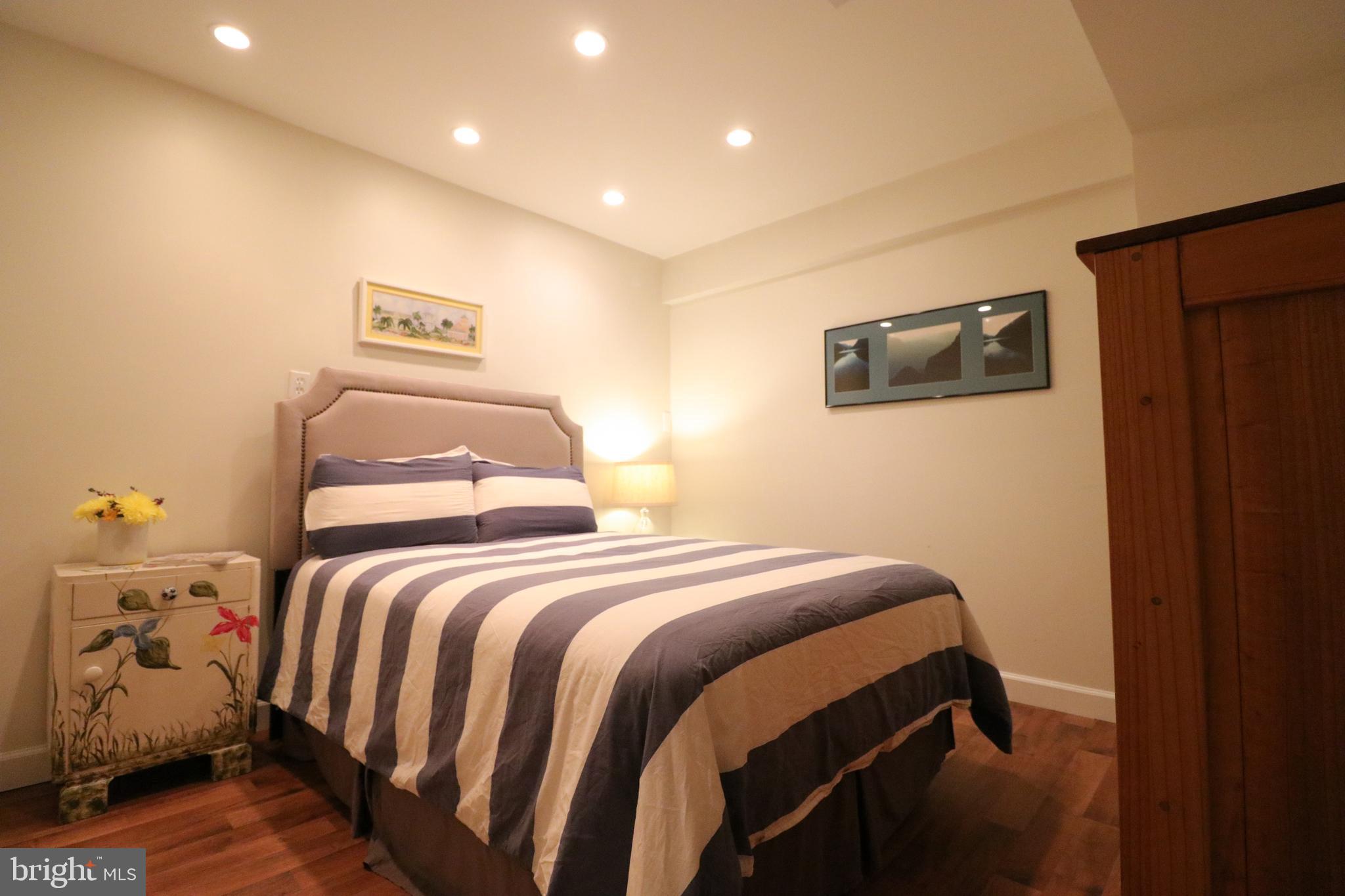 LAKE BRADDOCK - Residential