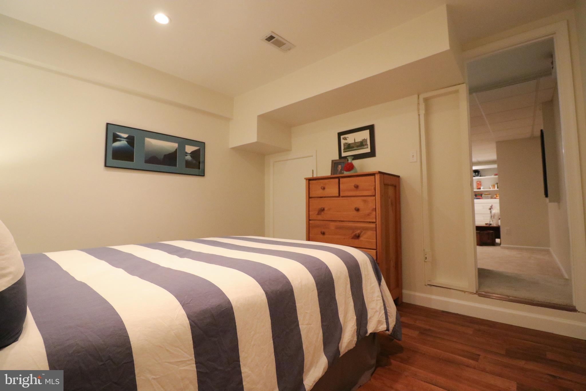 LAKE BRADDOCK - Residential