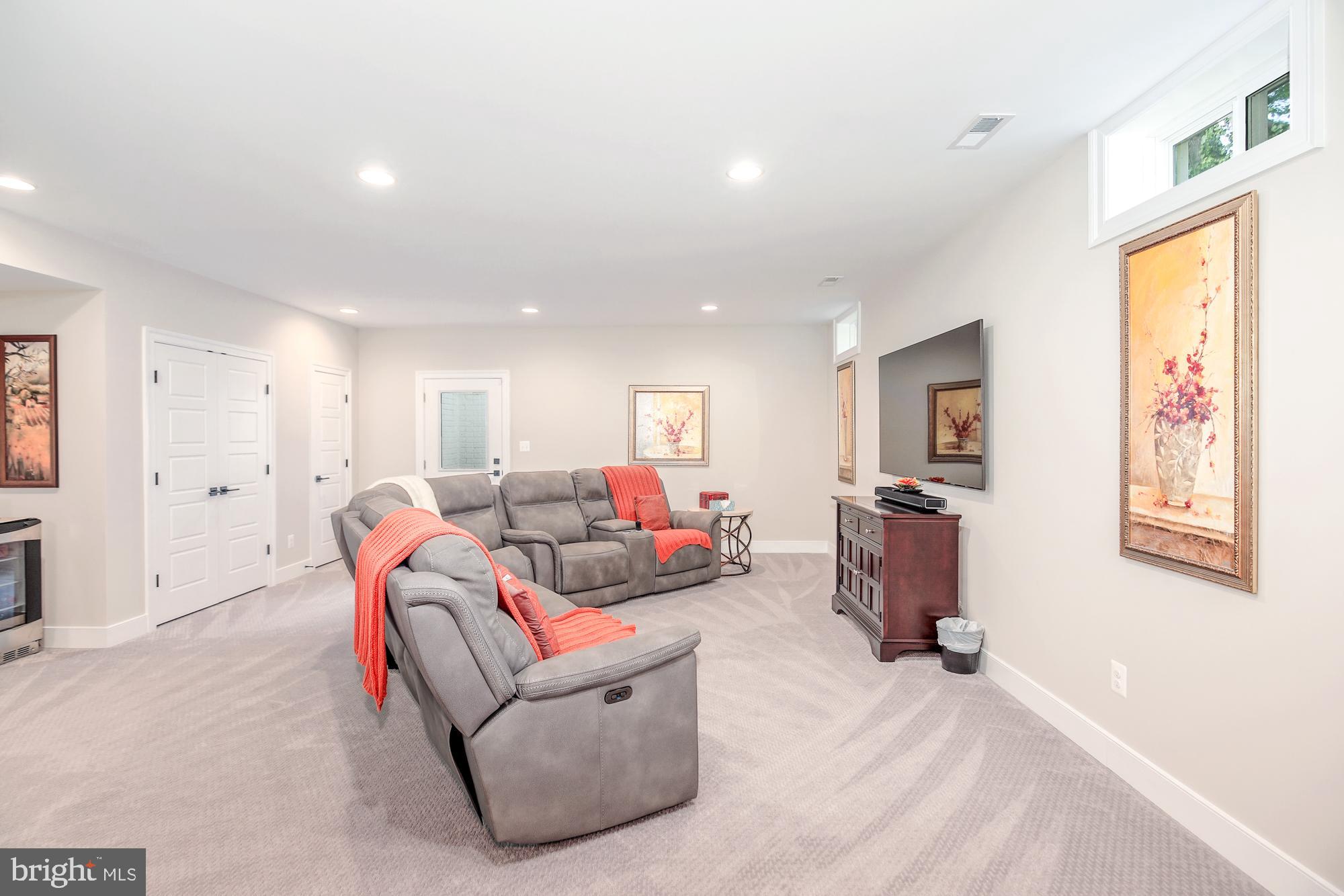 PIMMIT VIEW - Residential