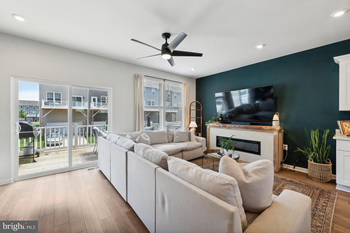 PRESIDENTS POINTE - Residential Lease