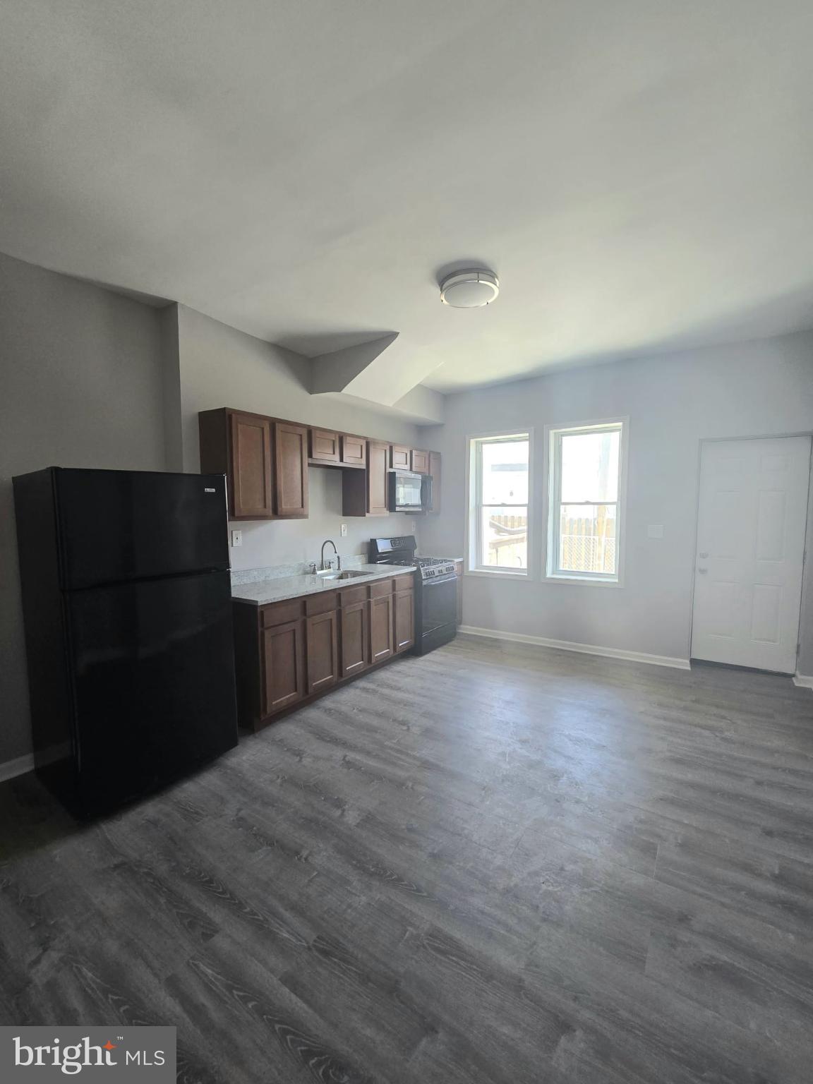 541 N LAKEWOOD AVENUE