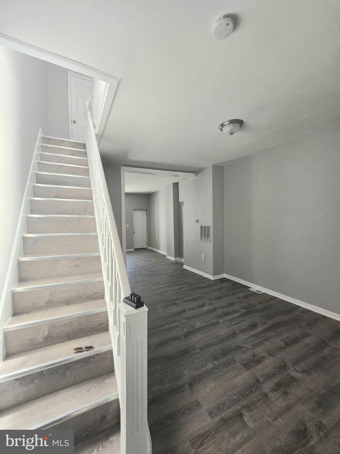 541 N LAKEWOOD AVENUE