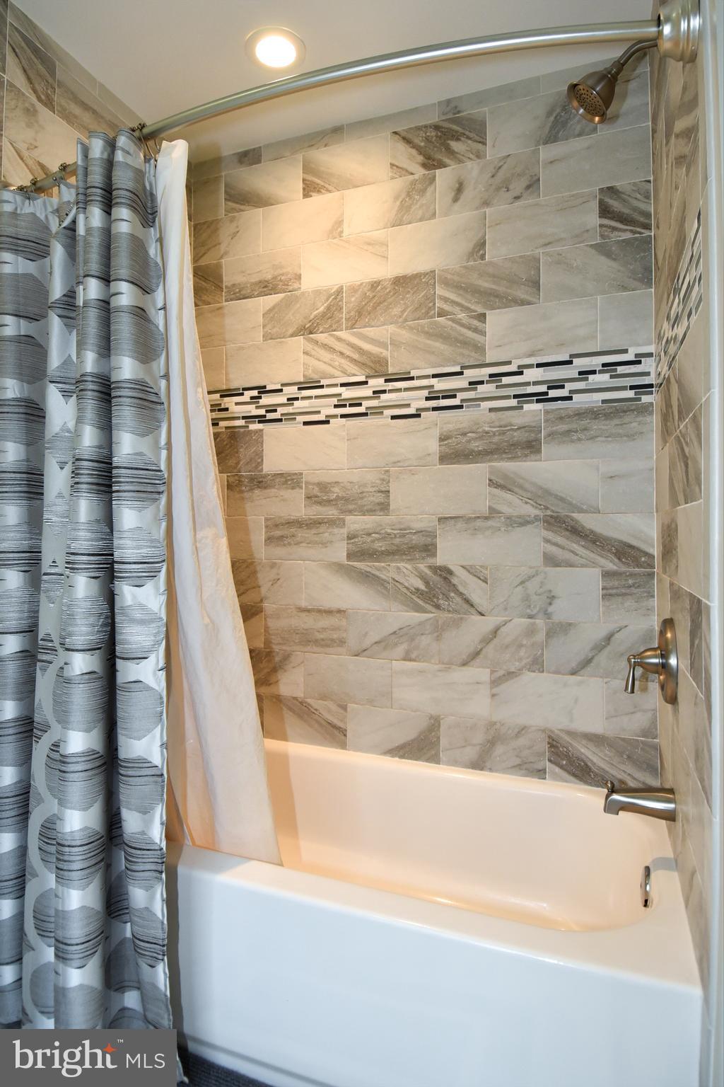 TOBACCO QUAY - Residential Lease