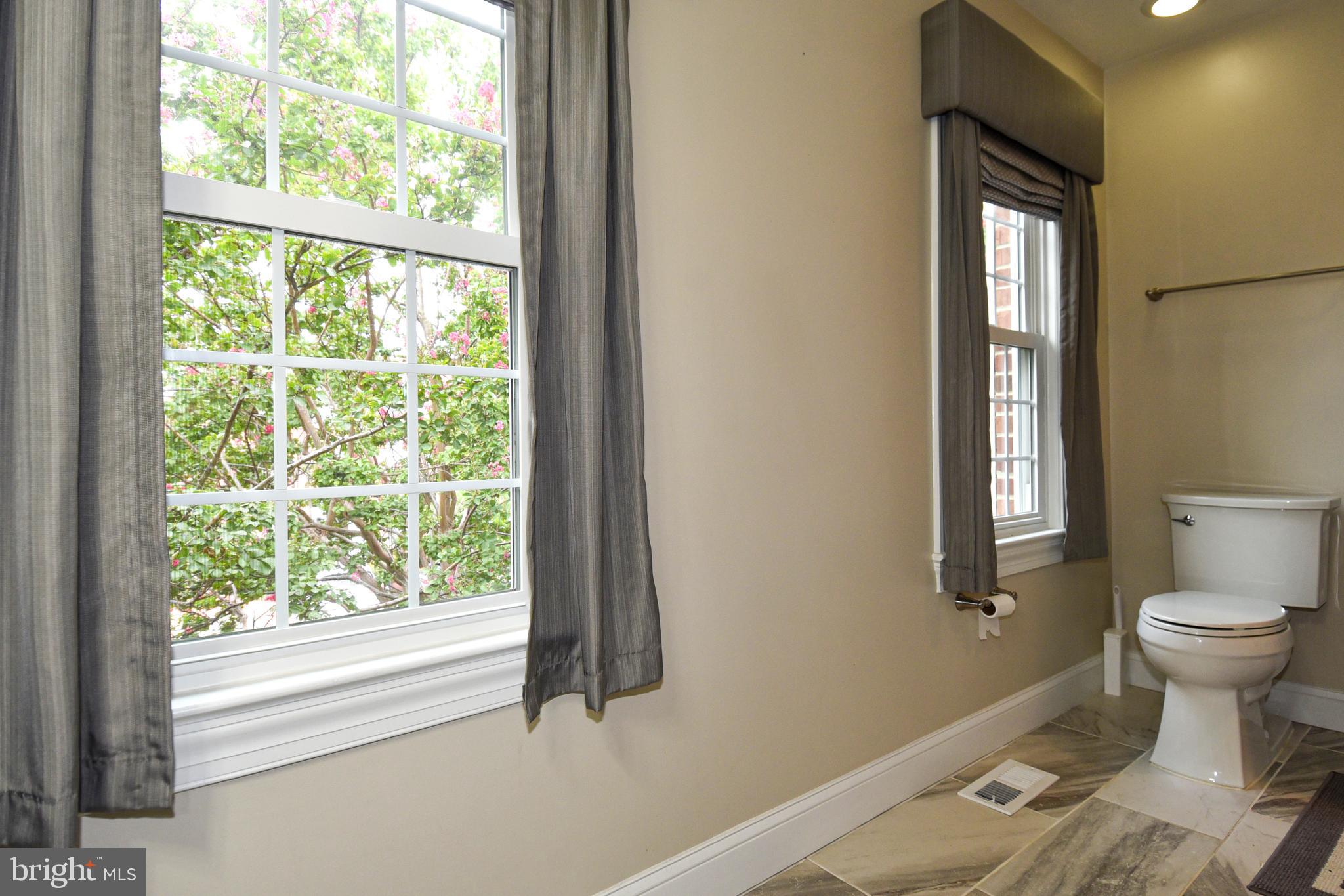 TOBACCO QUAY - Residential Lease