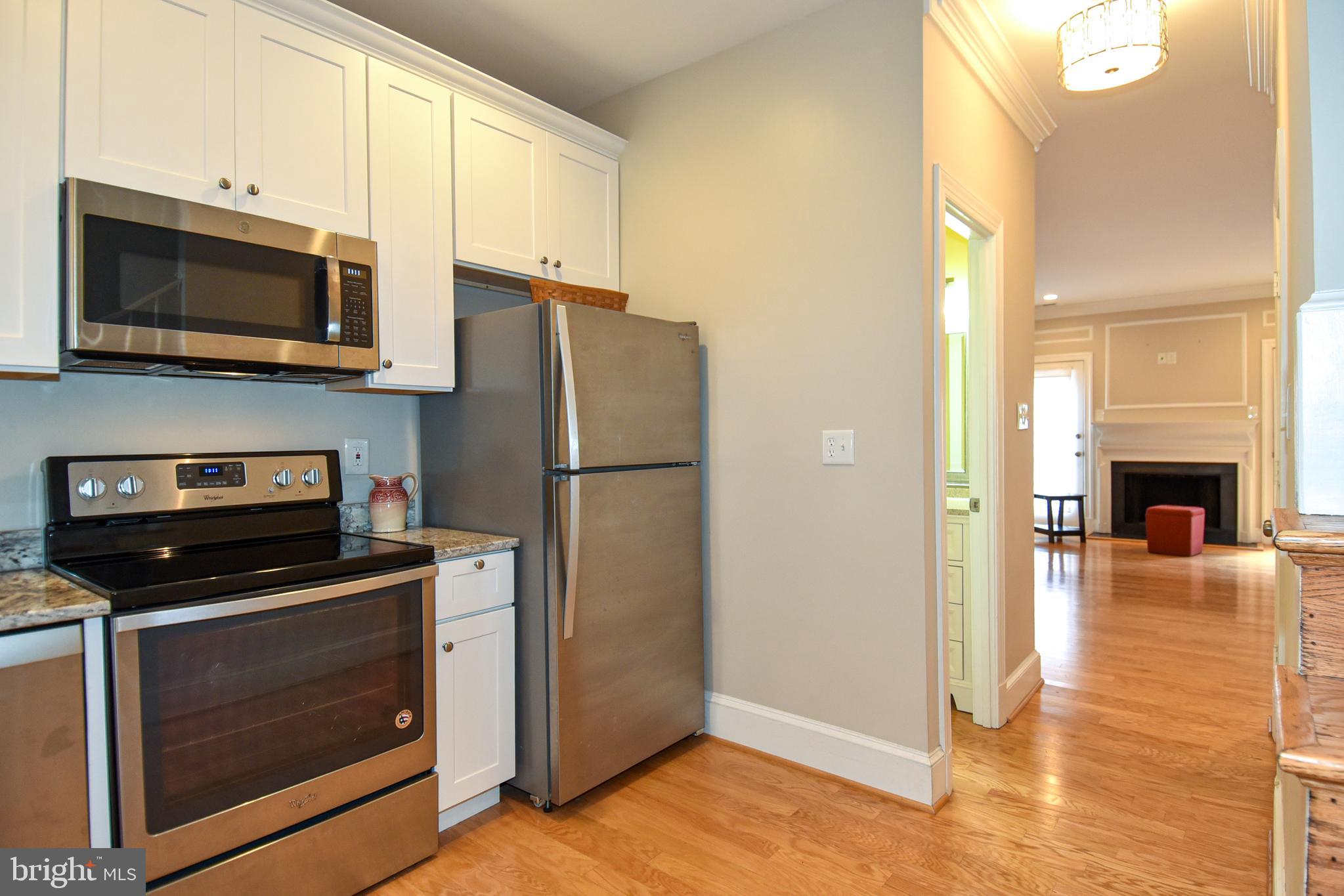 TOBACCO QUAY - Residential Lease