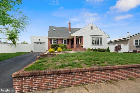 25 Wesleyan Drive, Hamilton, NJ MLS: NJME2055842