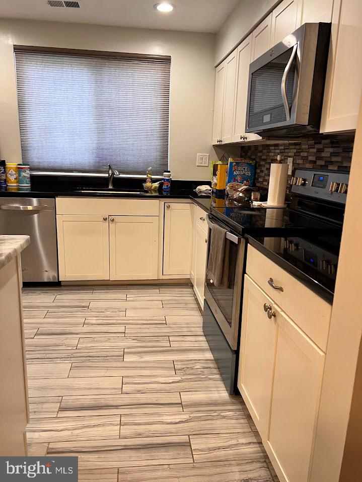 GLEN ORA - PLAT 9 - Residential Lease