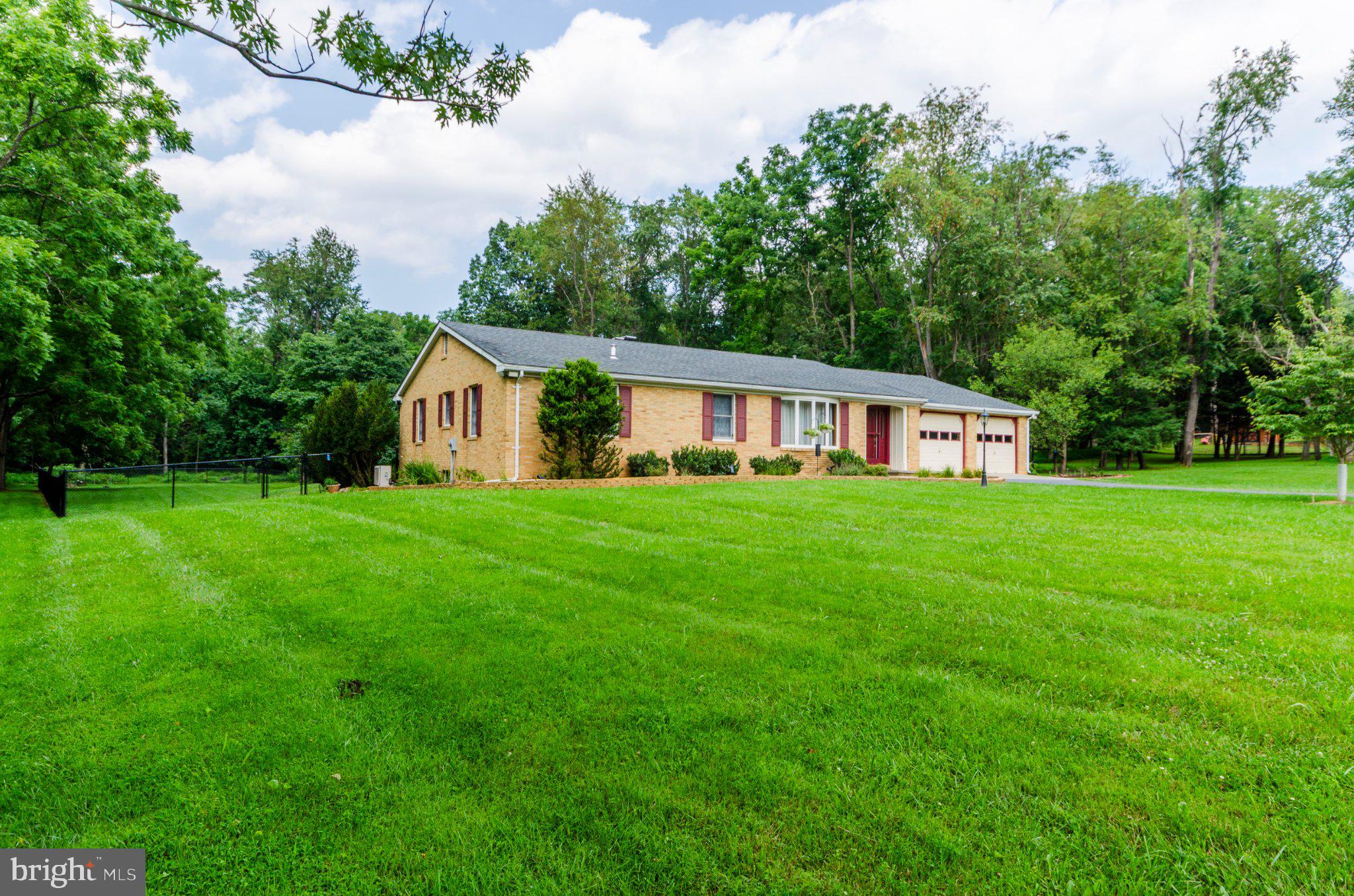 887 WOODBURY DRIVE