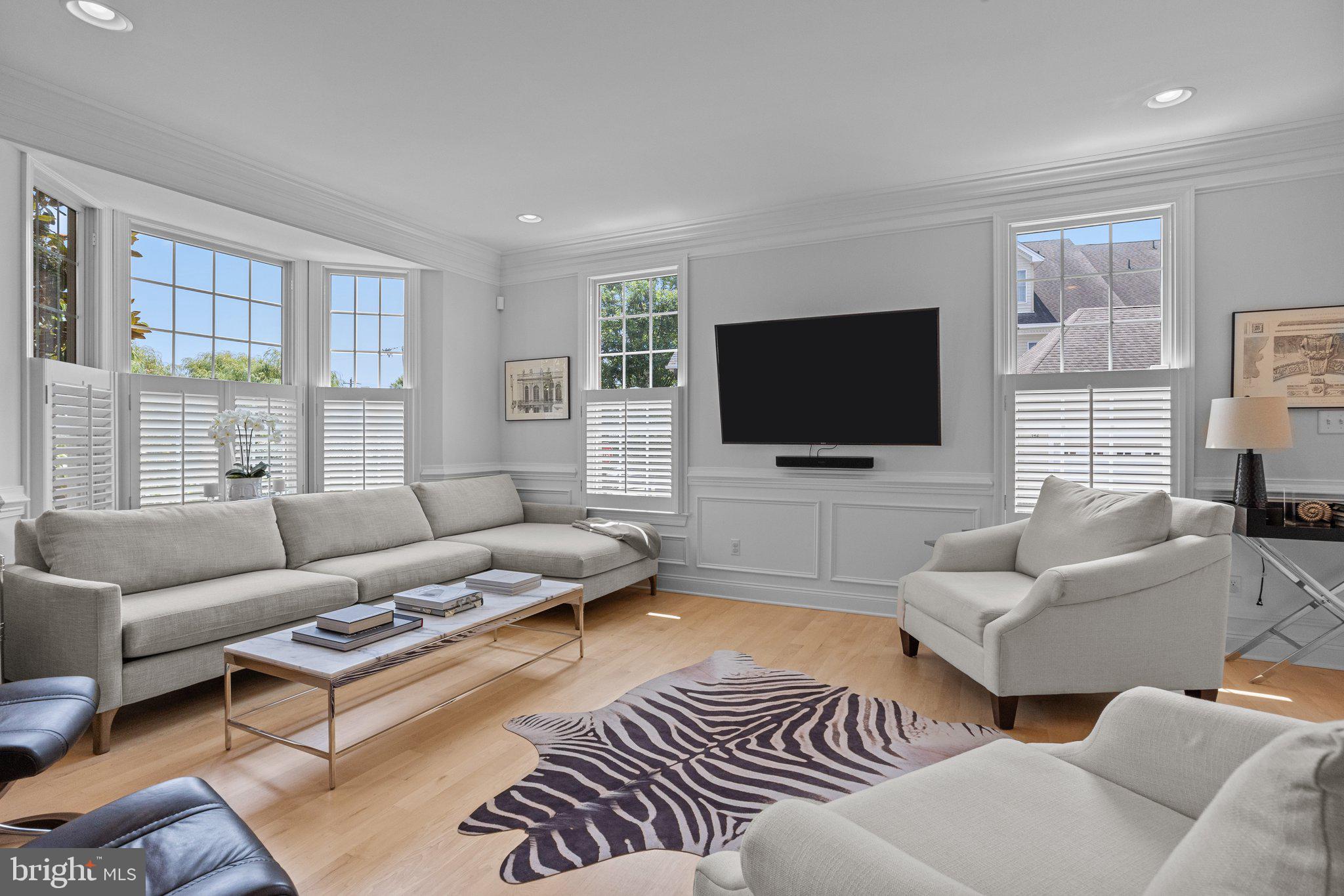 NEWTOWN WALK - Residential