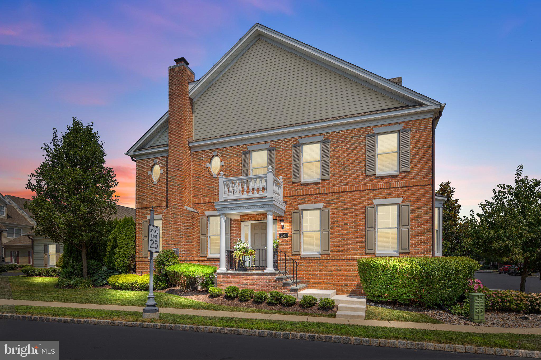 NEWTOWN WALK - Residential