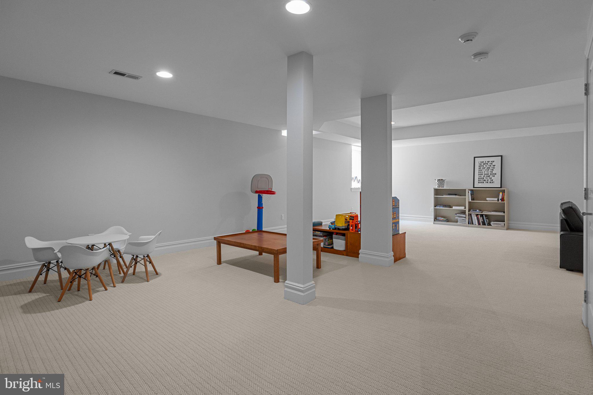 NEWTOWN WALK - Residential