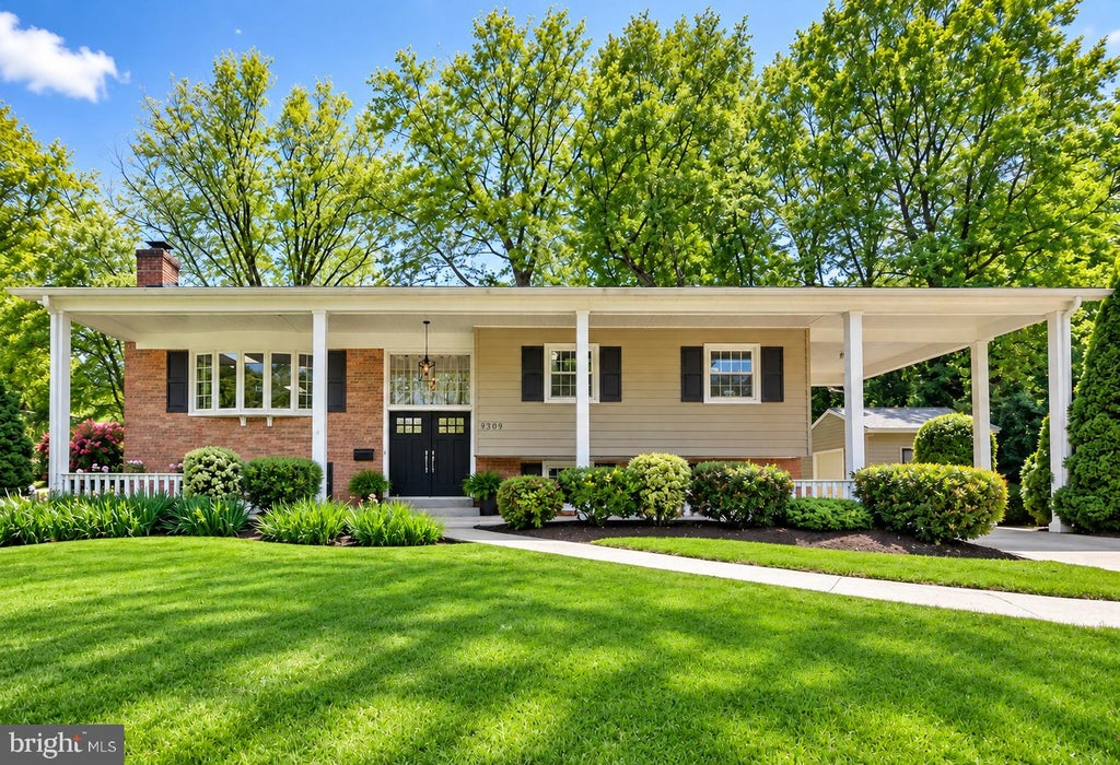 Photo of 9301 Santayana Drive, FAIRFAX, VA 22031 (MLS # VAFX2338620)