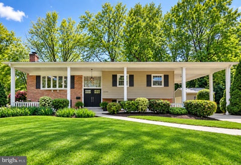 Photo of 9301 Santayana Drive, FAIRFAX, VA 22031 (MLS # VAFX2338620)