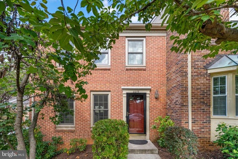 Townhouse For Sale - 2273 Idylwood Station Lane<br/> FALLS CHURCH, VA 22043