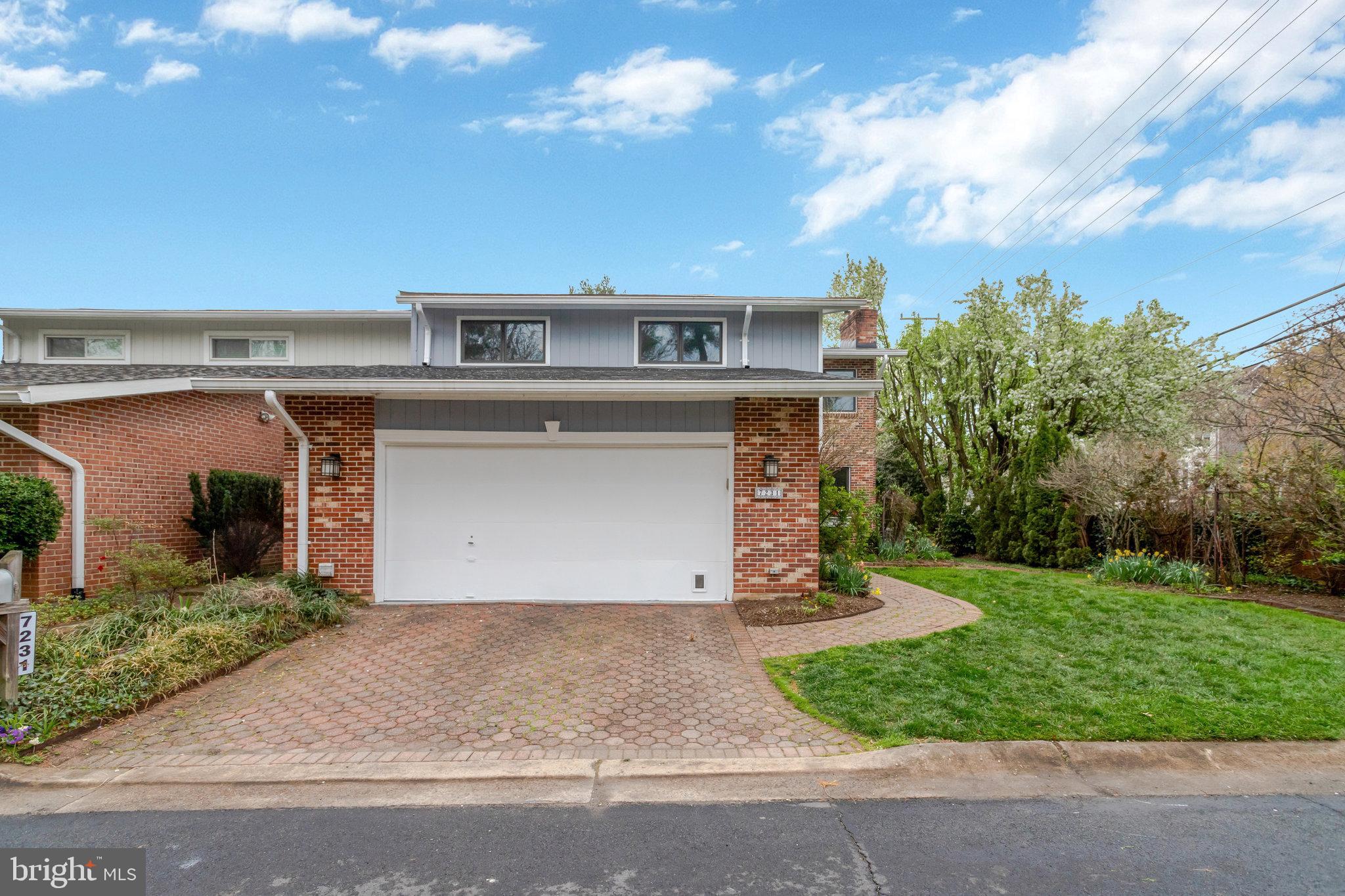 VISTAS OF MCLEAN - Residential