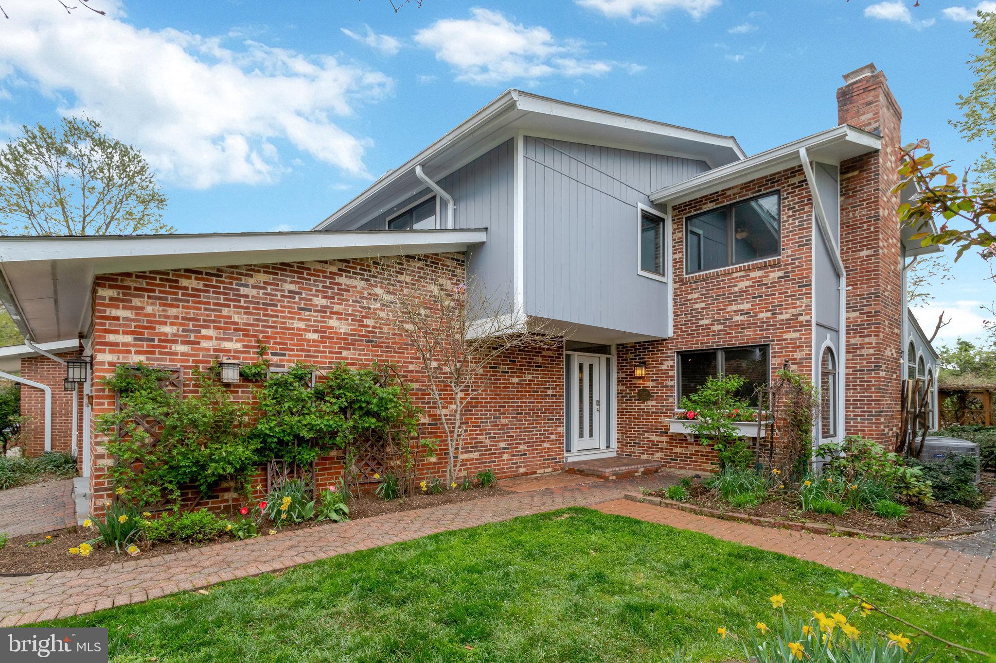 VISTAS OF MCLEAN - Residential