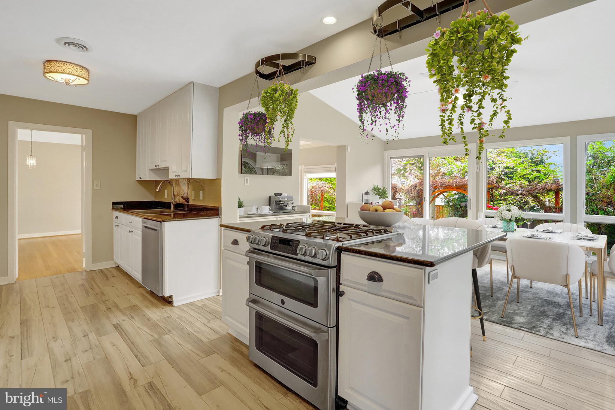 VISTAS OF MCLEAN - Residential