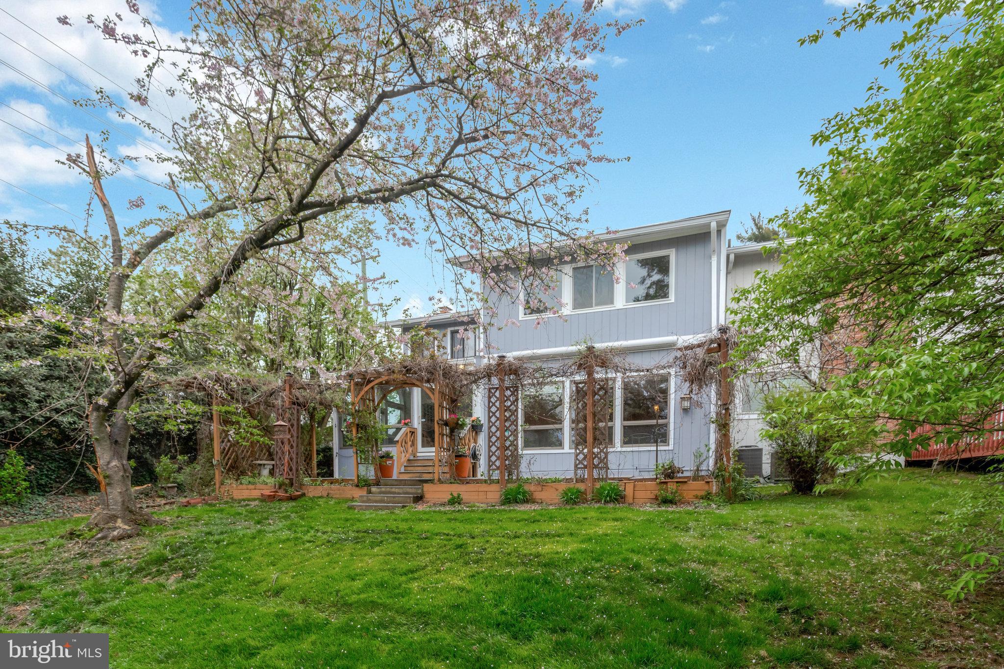 VISTAS OF MCLEAN - Residential