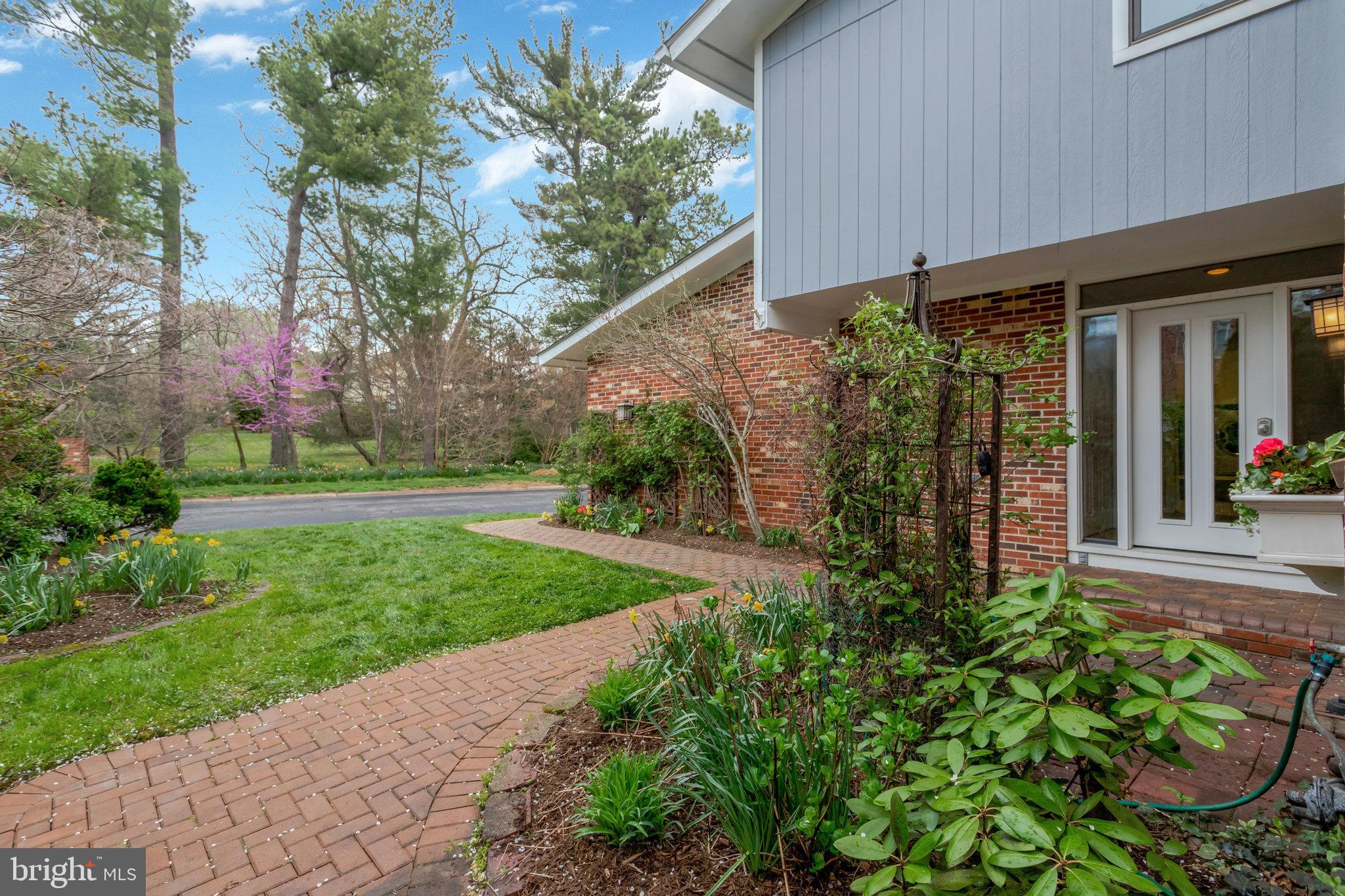 VISTAS OF MCLEAN - Residential