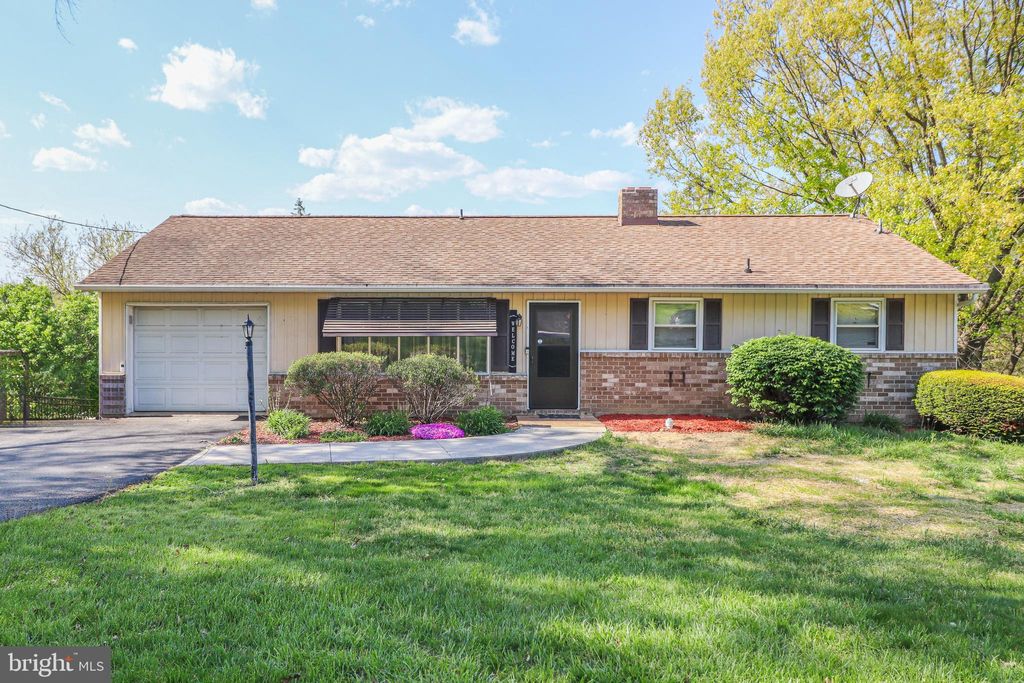 Photo of 605 Norman Rd, YORK, PA 17406 (MLS # PAYK2101928)