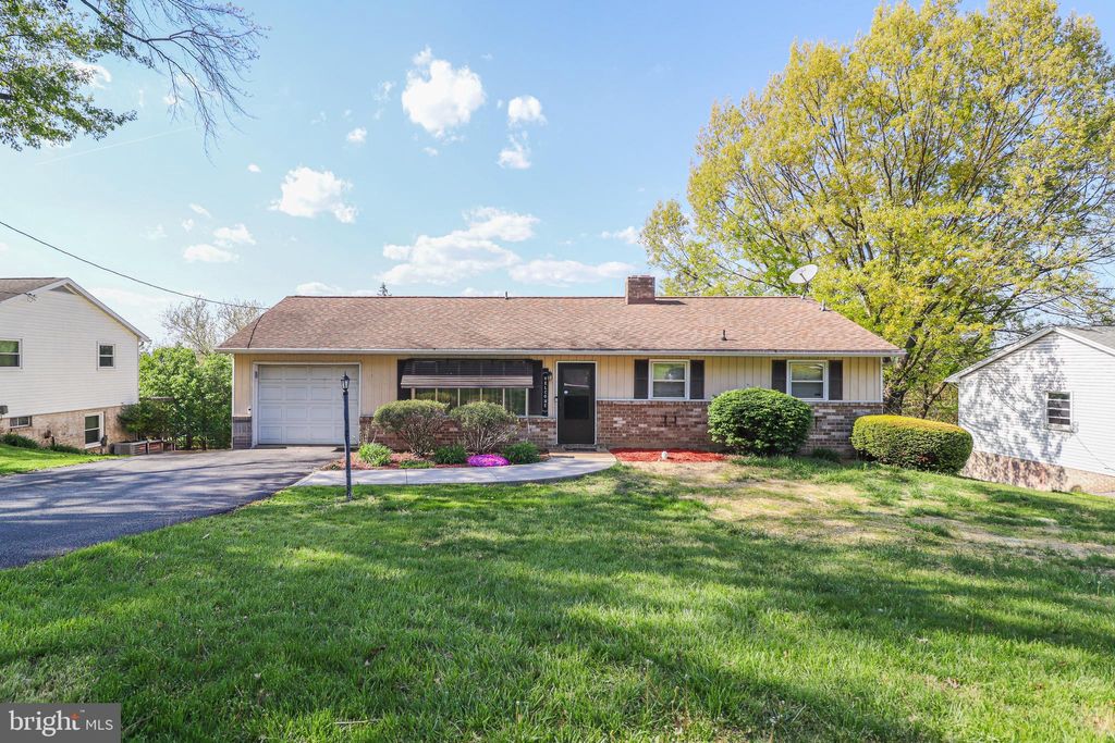 Photo of 605 Norman Rd, YORK, PA 17406 (MLS # PAYK2101928)
