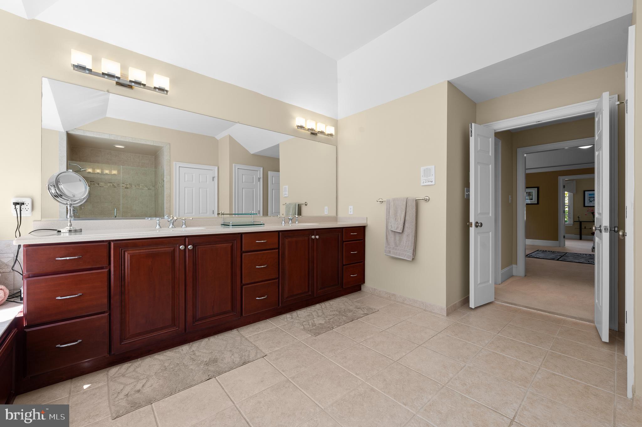 CHERRY CREEK - Residential